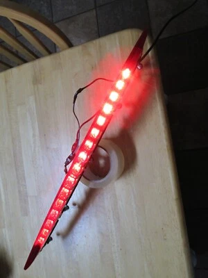 Tercera luz de freno trasera de alto nivel BMW 650I 2007 63257171815 FABRICANTE DE EQUIPOS ORIGINALES Foto 1 de 4