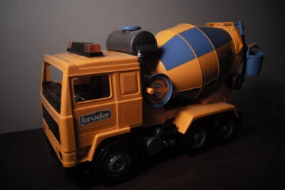 Bruder MAN MX5000 Cement Mixer Truck Model Toy — 第 1/3 张图片