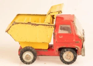 LOUIS MARX & CO.PRESSED STEEL RED & YELLOW TIPPER TRUCK C1968 REF: 9830A - Picture 1 of 6
