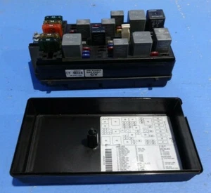 1998 C5 CORVETTE UNDERHOOD ENGINE FUSE BLOCK 12161017 - Picture 1 of 4