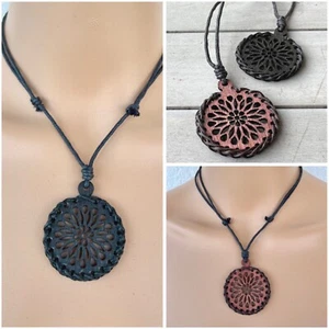 Kette Anhänger Mandala Holz 4 cm rund schwarz braun Baumwolle Boho Ethno Surfer - Bild 1 von 10