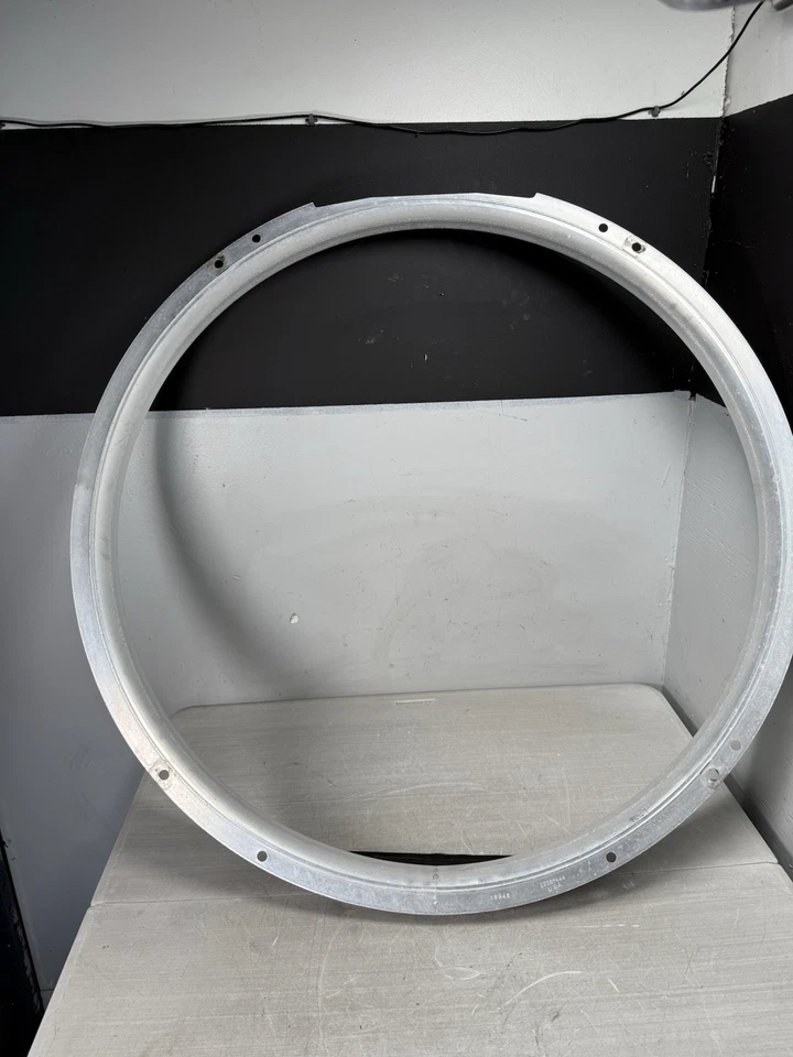 Cubierta del ventilador del radiador del motor Volvo VNL 760 2018-2024 22385444 OEM Foto 1 de 4