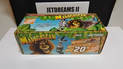 1/24 No20 ТОНИ СТЮАРТ МАДАГАСКАР 2005 CHEVY MONTE CARLO ACTION RACE GM ДИЛЕРЫ - Изображение 1 из 4