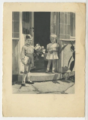 Postal History - Germany To USA - Boy Giving Flowers To Girl 1950s vintage C3 - Image 1 of 2