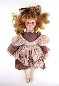 Muñeca de porcelana de cerámica vintage Alemania Un juguete - Imagen 1 de 11