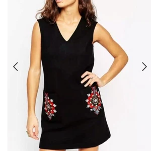 ASOS Dress Wool Mix Pinafore Embroidered Pockets Sz 8 US 4 Petite Preppy Mod - Picture 1 of 11
