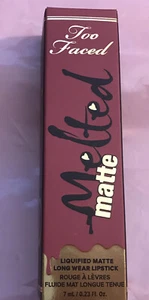 Lápiz labial Too Faced derretido mate licuado de larga duración Strawberry Hill 7 ml. - Imagen 1 de 2