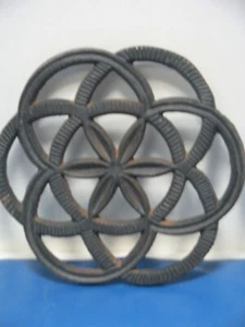Vintage 1960/70's Decorative Circular Cast Iron Stand A2 Trivet/Warmer Used - Picture 1 of 4
