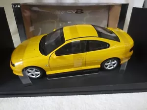 V2 MONARO CV8 COUPE HOLDEN YELLOW DEVIL OPENING PARTS 1:18 SCALE - Bild 1 von 7