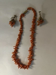 Vintage Artisan Real Coral Bead Choker&  Screw Based Earrings - Picture 1 of 4