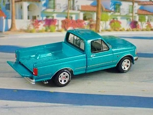 Ford F150 XLT V-8 1992-1997 cabina regular pick-up escala 1/64 edición limitada T - Imagen 1 de 5