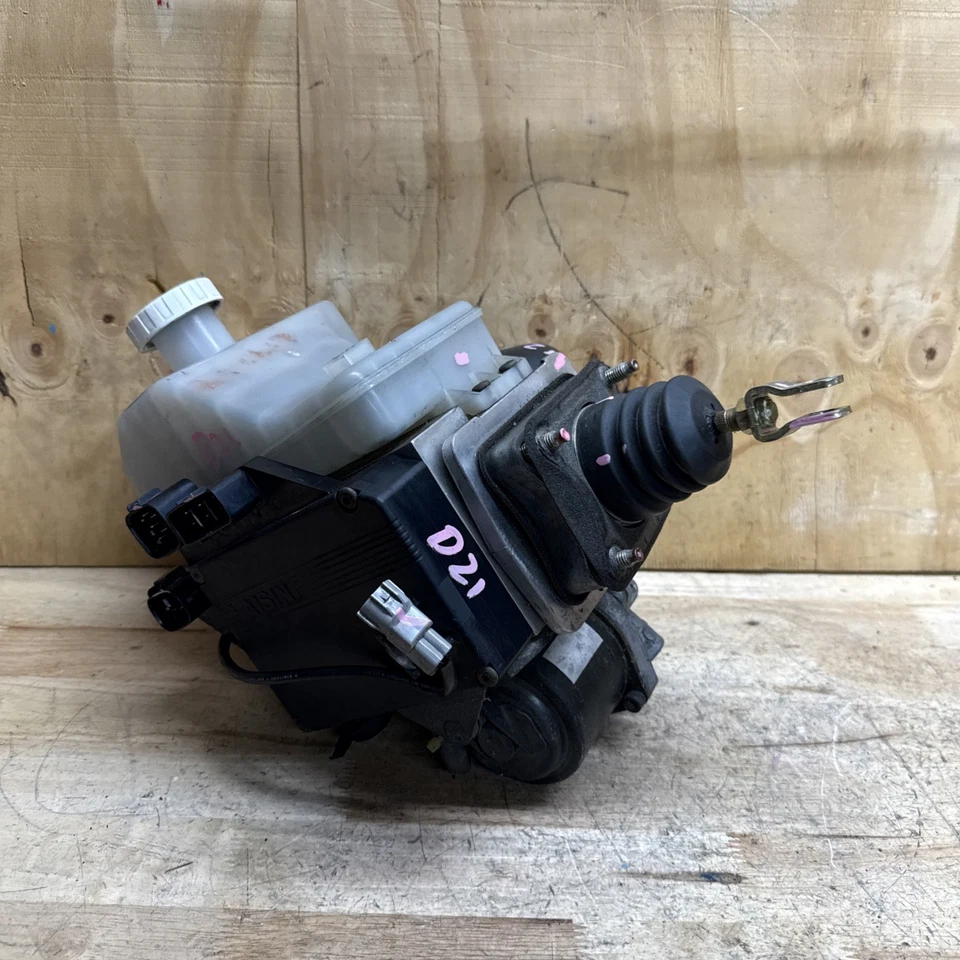 2001 2002 MITSUBISHI MONTERO ABS BRAKE BOOSTER MASTER CYLINDER PUMP OEM - Image 1 of 4