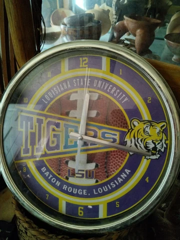 ** LSU TIGERS BATON ROUGE LOUISIANA WALL CLOCK WITH STAND  FUNCTIONS VERY NICE!* Cover