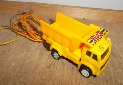 Mezzo D'Opera H0 Giallo Con LED Spia Luminosa E LED Fanale 1:87 Illuminato - Immagine 1 di 2