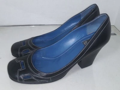 Zapatos de salón Biala de cuero negros con punta cerrada clásicos para mujer talla 8 M Italia Foto 1 de 4