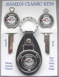 1978 ANNIVERSARY CORVETTE Deluxe Classic White Gold Key Set 25TH Crossed Flags - Foto 1 di 5
