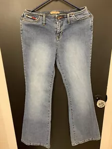 Woman’s Vintage Y2K super low rise tommy jeans size 7 With A Flair Boot Cut. - Picture 1 of 7