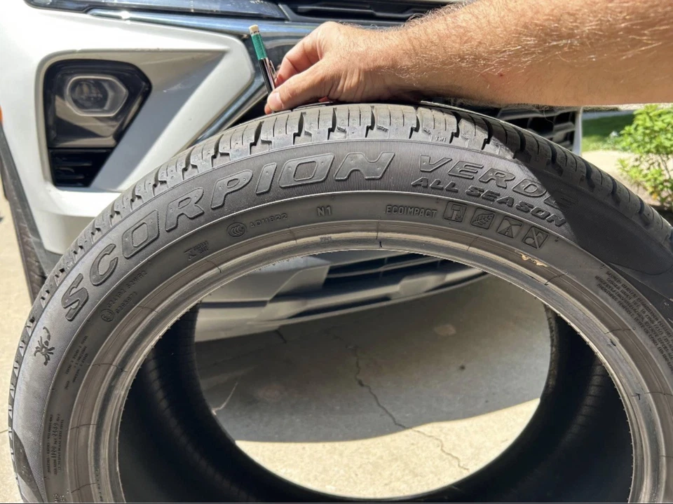 New 305/40R20 Pirelli Scorpion Verde N1 112V  - Image 1 of 3