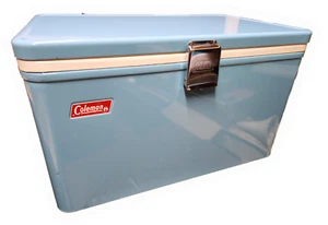 NEUWERTIG IN BOX COLEMAN CANADA SNOW-LITE STAHLGÜRTEL LOW BOY KÜHLBOX MIT ABLAGE - Bild 1 von 24