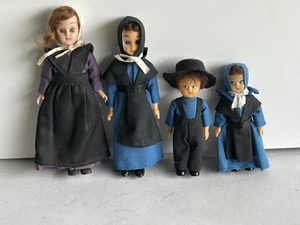 Vintage Amish Doll Lot 4 Pc Man Woman Boy Girl Plastic Cloth Clothes Bonnets Hat - Picture 1 of 6