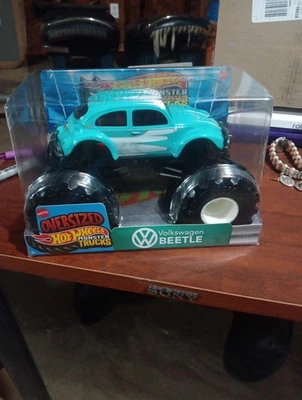 Monster Trucks de gran tamaño Hot Wheels - Volkswagen Beetle 1:24 nuevo 2025 Foto 1 de 4