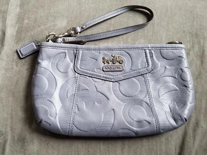 Coach Madison Clutch geprägtes Glyzinienleder violett lila silber Handgelenktasche - Bild 1 von 4
