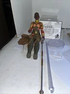 Okoye angezogene Puppe mit Ständer COA Black Panther Wakanda Forever neu lose - Bild 1 von 10