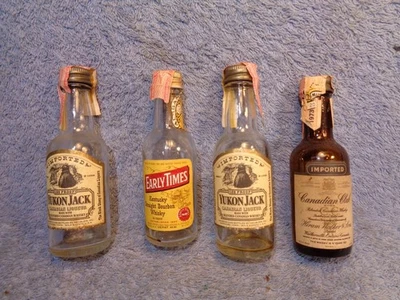 Lote de 4 botellas de licor de whisky miniatura Canadian Club Yukon Jack Early Times Foto 1 de 4
