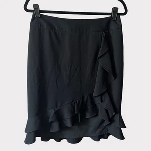 White House Black Market gerader Rock mit Rüschensaum Größe 2 - Bild 1 von 7