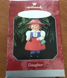 1998 Hallmark Hija Ornamento Recuerdo Navidad Niña Madera Vacaciones Navidad - Imagen 1 de 4