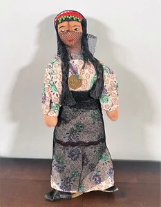 Muñeca hecha a mano de tela de arte popular vintage mujer árabe cabeza con cuentas cubierta facial hiyab - Imagen 1 de 8