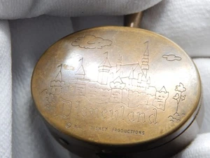 DiISNEY seltener Fund - antike Pillendose: geätztes Schloss Disneyland - Bild 1 von 16