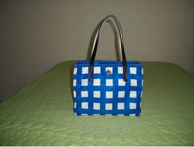 Bolso de Mano Kate Spade Azul Elise Berry Usado en Excelente Condición Libro de Cuentos Foto 1 de 4