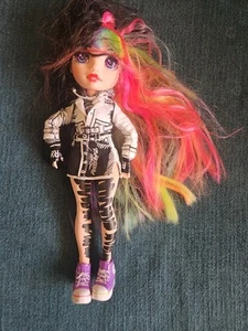 MGA RAINBOW HIGH JETT DAWSON ART OF FASHION DOLL IN BLACK & WHITE OUTFIT - Picture 1 of 9