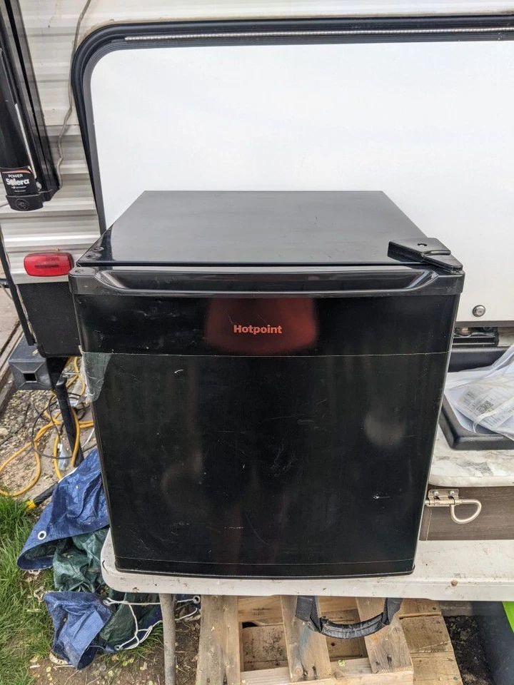 Hotpoint Compact Refrigerator 1.7 Cubic Feet NIB - Image 1 of 1