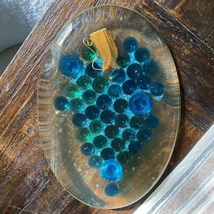 Vintage MCM Mid Century Lucite Grapes Trivet Blue Green Acrylic Resin Art Trivet - Picture 1 of 18