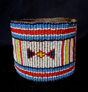 Brazalete antiguo vintage de corteza con cuentas de nativos americanos de 2 3/4" de alto - Imagen 1 de 9
