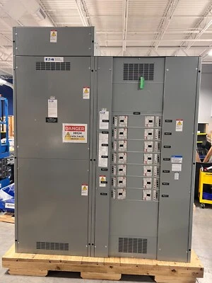 Eaton Pow-R-Line PRL-C Switchboard 3000A 室内的 — 第 1/4 张图片