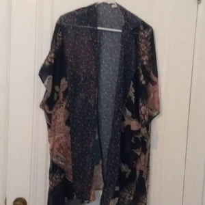 women 1x short sleeve sheer overlay top maurices, blue with design - Imagen 1 de 3