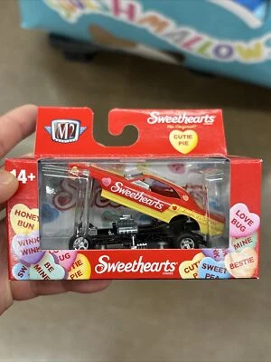 M2 MACHINES SWEETHEARTS 1971 DODGE CHALLENGER FUNNY CAR WMS19 24-01 - Image 1 of 4