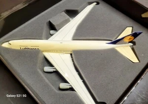 Lufthansa Boeing 747-400 1/200 Model Airplane Airline w ORIGINAL BOX! - RARE! - Picture 1 of 12