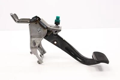 2022 - 2024 HYUNDAI TUCSON BRAKE FOOT STOP PEDAL W/ BRACKET OEM - Image 1 of 4