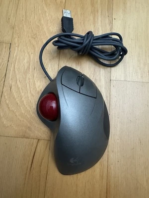 Logitech TrackMan Rueda Mouse Track Man Rojo Mármol USB T-BB18 Foto 1 de 4