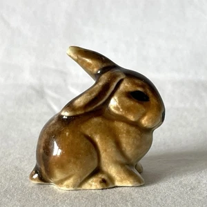 Estatuilla vintage pequeña de cerámica con adorno de conejo de China #21-872 - Imagen 1 de 9