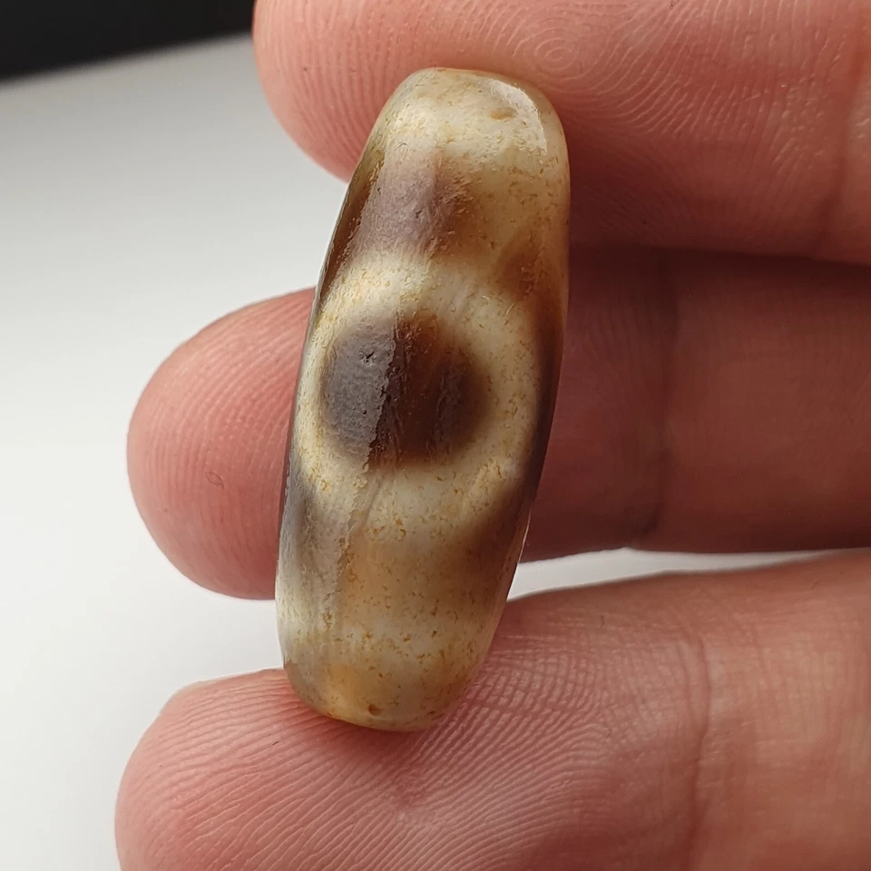 Impresionante amuleto de cuentas Dzi de ágata tibetana del Himalaya patrón cuadrado circular vintage Foto 1 de 4