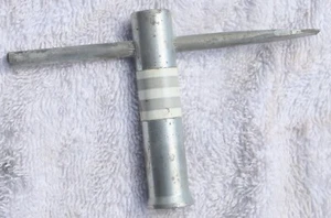 OEM 1983-1989 Lincoln Ford Mercury Wire Spoke Locking Hubcap Key Code "GRAY" - Picture 1 of 5