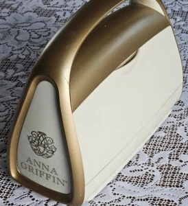 CUDDLEBUG MACHINE ANNA GRIFFIN GOLD CRICUT DIE CUTTING EMBOSSING ARTS CRAFTS - Picture 1 of 9