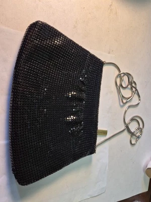 BOLSO DE NOCHE VINTAGE WHITING AND DAVIS INTERNATIONAL, LENTEJUELAS NEGRAS ELEGANTE Foto 1 de 4
