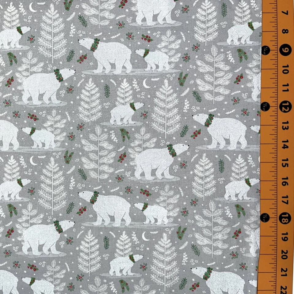 Tradiciones de tela | Oso polar y árboles de Navidad gris con brillo | PATIO Foto 1 de 1
