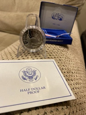 1986 Liberty Half Dollar Statue of Liberty Commemorative Coin with Box and COA - Image 1 of 4